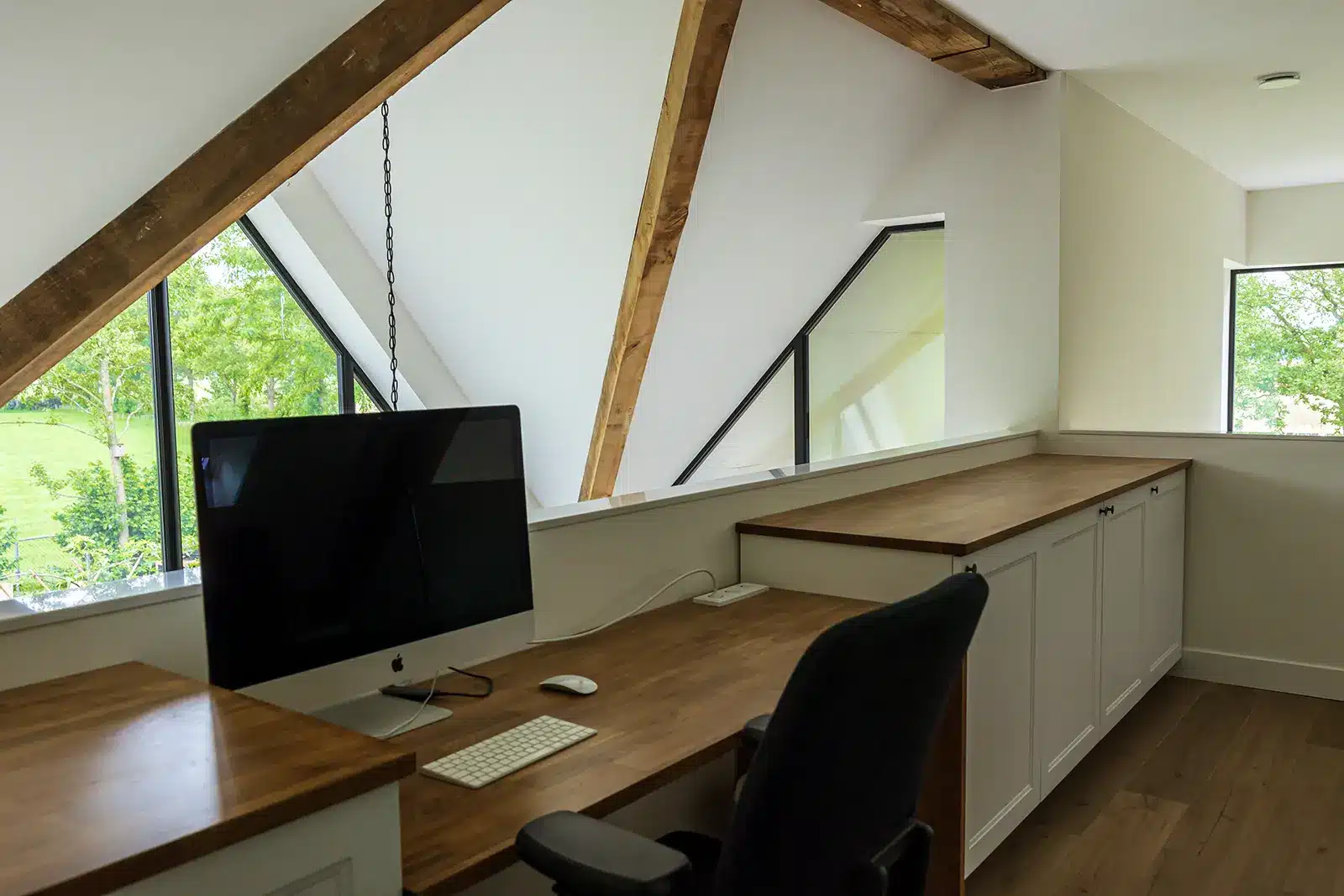 Landelijke nieuwbouw woning in Wesepe - werkplek met uitzicht